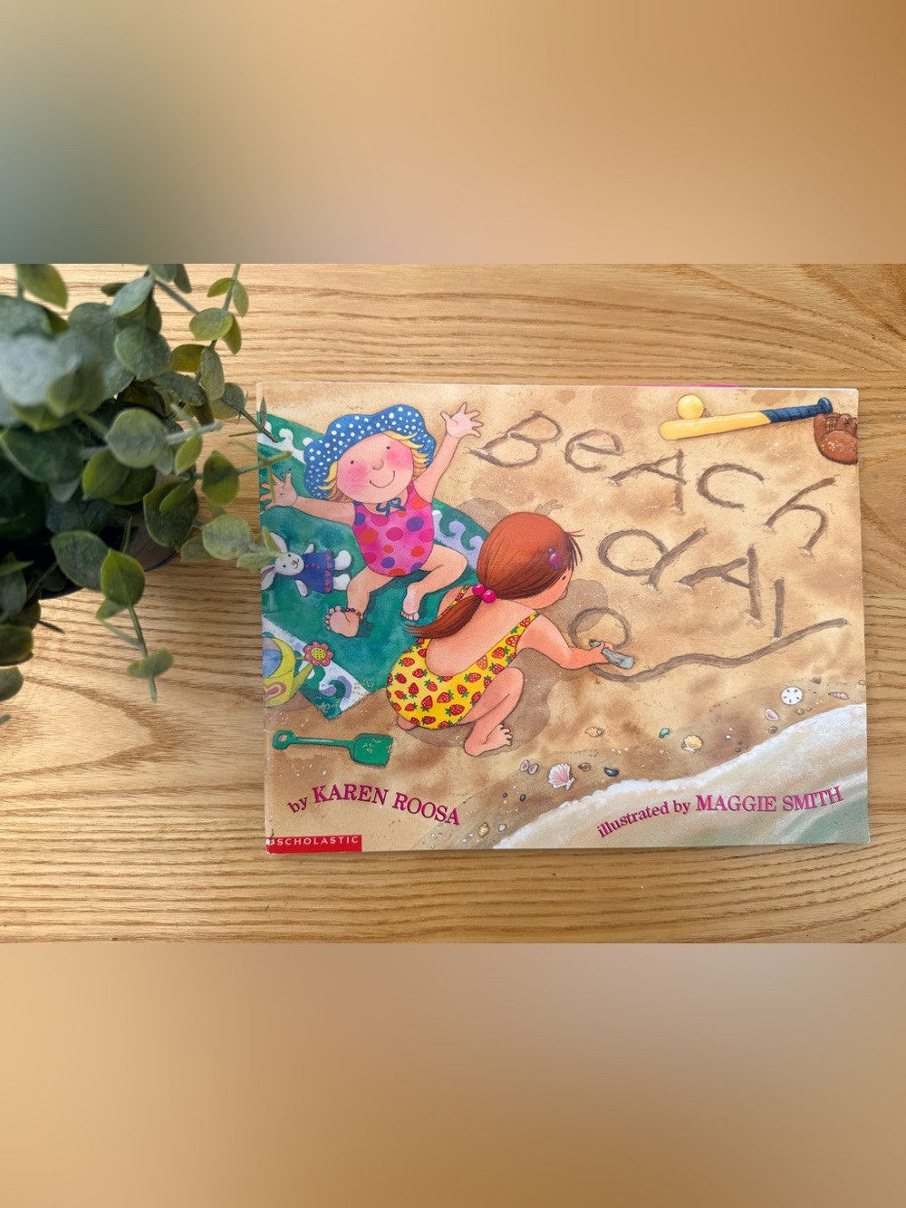 🌿10/$25 • Scholastic Beach Day Paperback